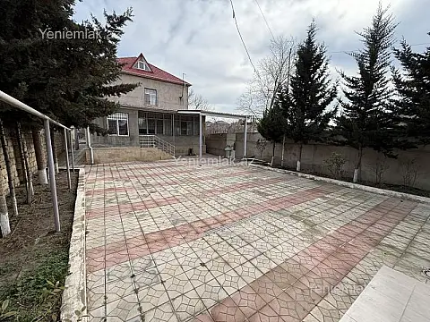 Satılır 9 otaqlı həyət evi 200 m²