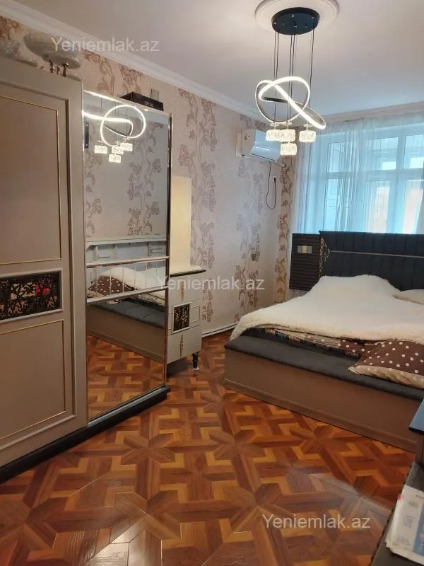 Satılır 4 otaqlı köhnə tikili 100 m²