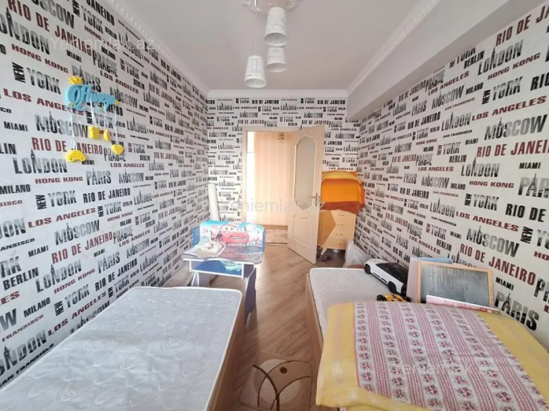 Satılır 3 otaqlı köhnə tikili 70 m²