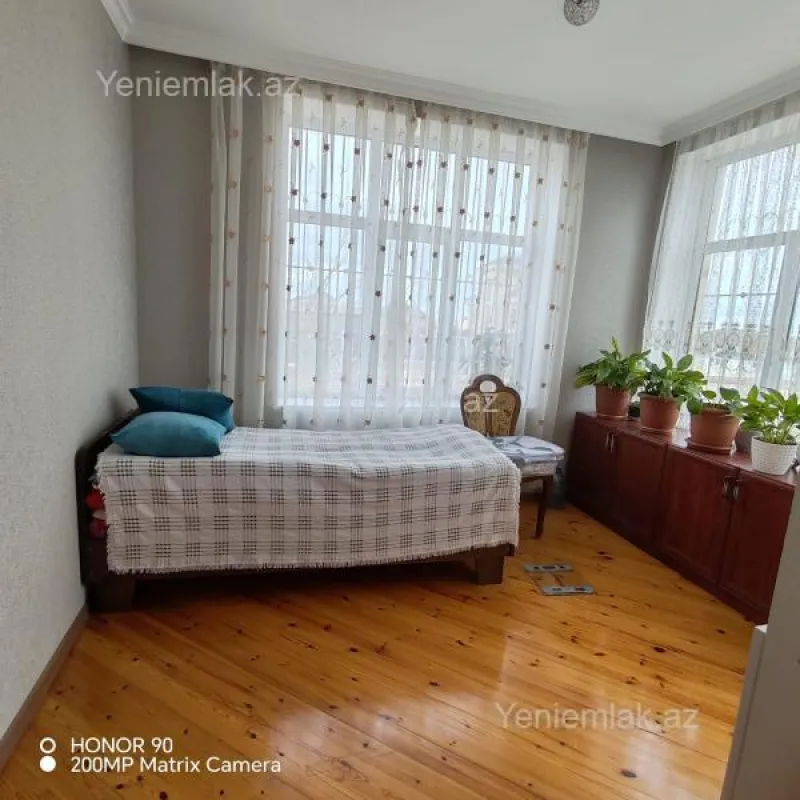 Satılır 5 otaqlı həyət evi 365 m²