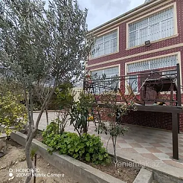 Satılır 5 otaqlı həyət evi 365 m²