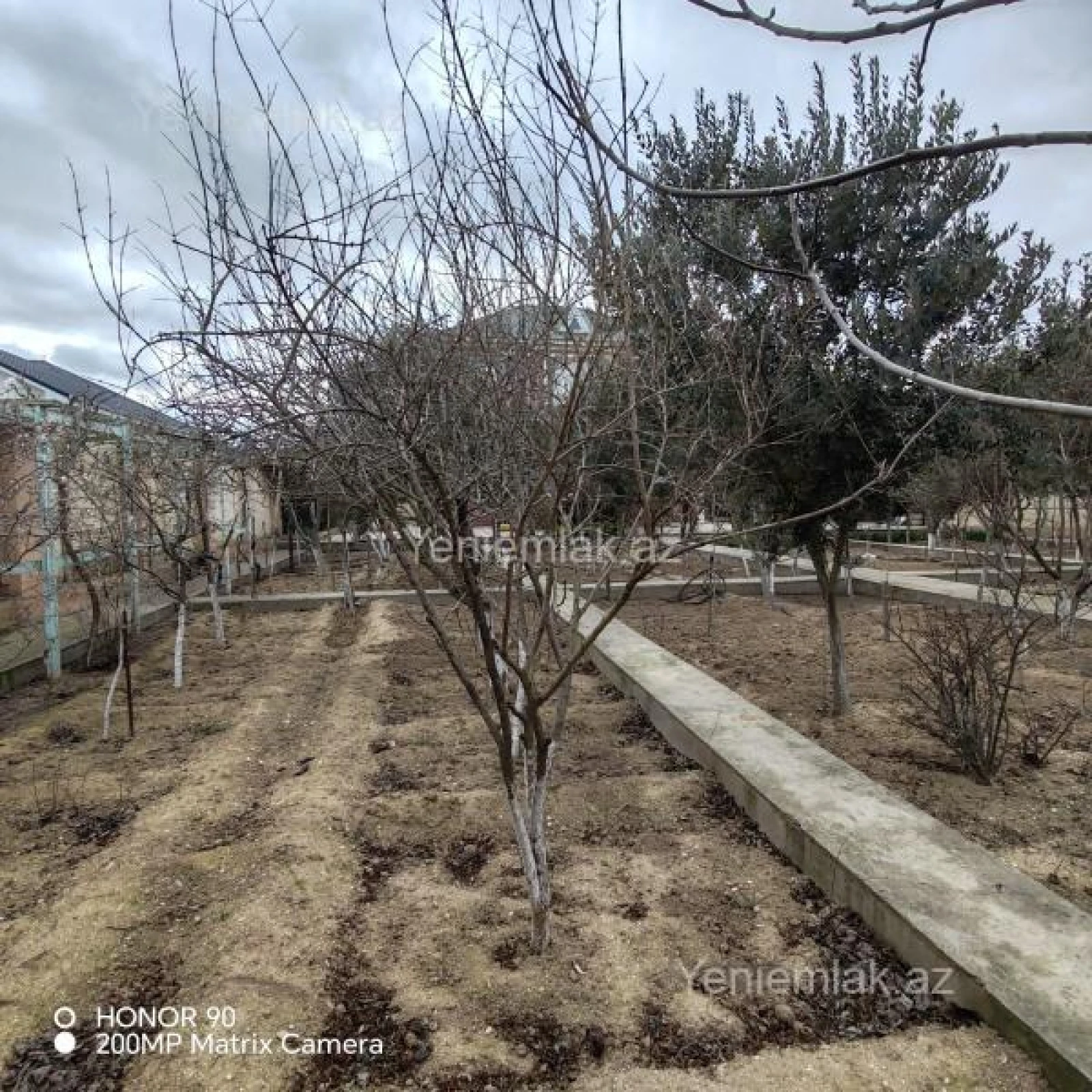 Satılır 5 otaqlı həyət evi 365 m²