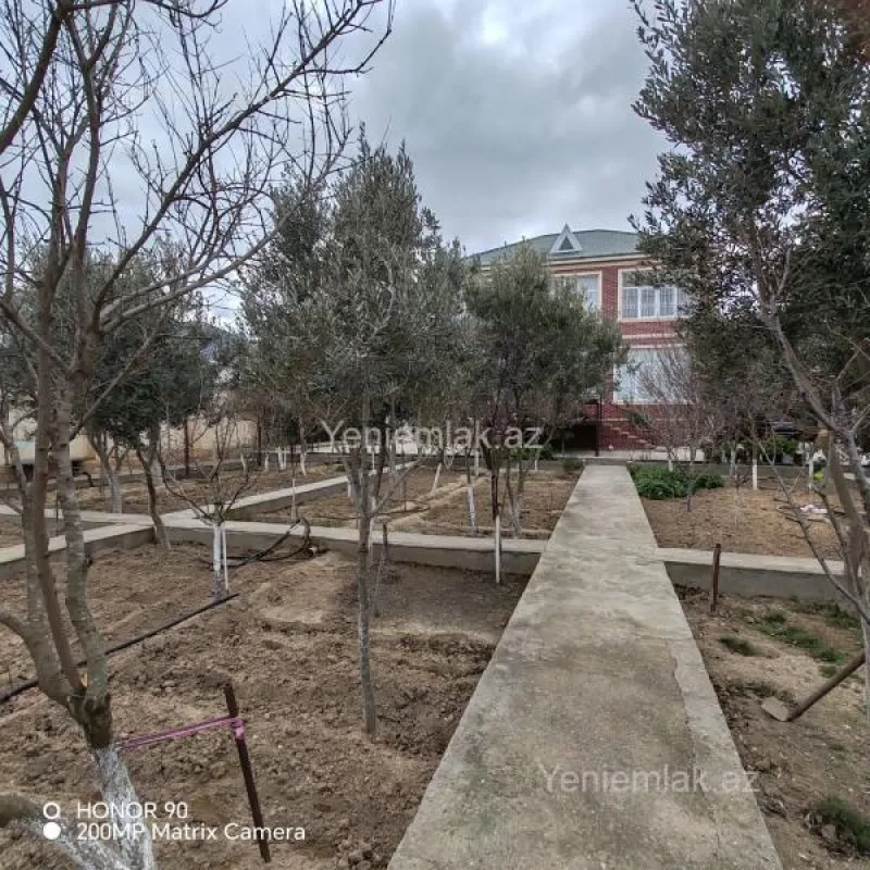 Satılır 5 otaqlı həyət evi 365 m²
