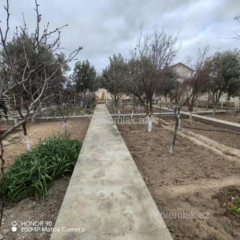 Satılır 5 otaqlı həyət evi 365 m²