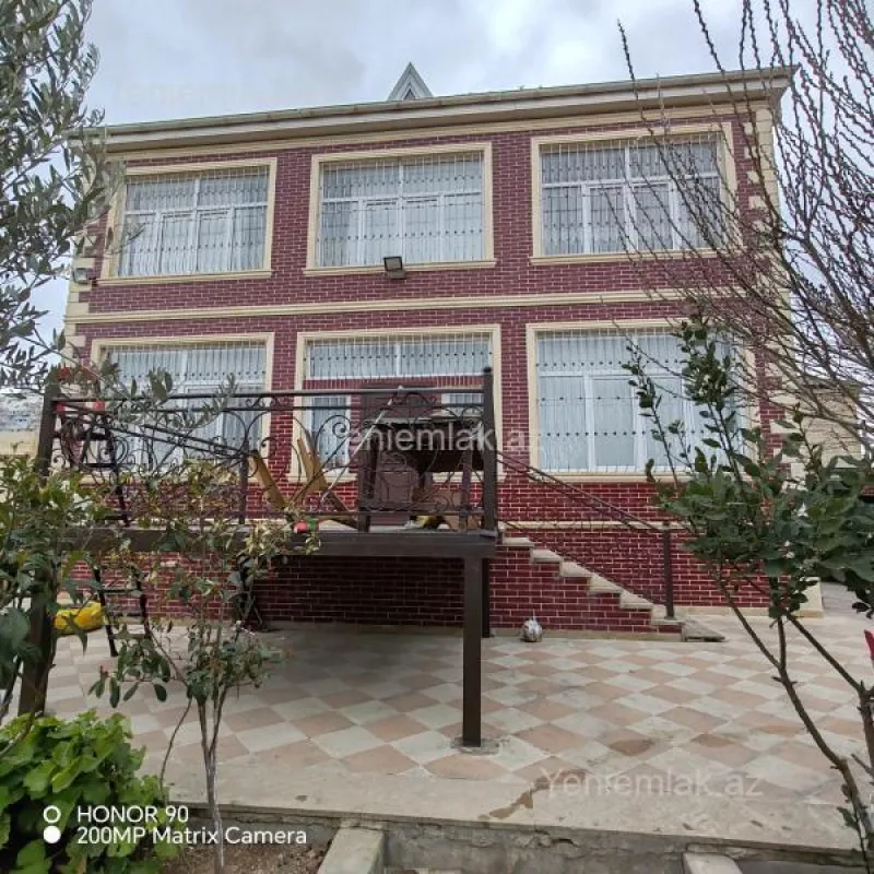 Satılır 5 otaqlı həyət evi 365 m²
