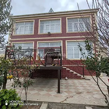 Satılır 5 otaqlı həyət evi 365 m²