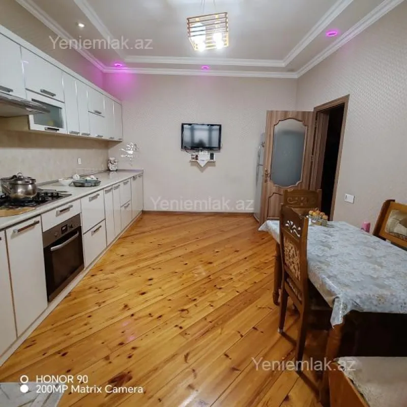 Satılır 5 otaqlı həyət evi 365 m²