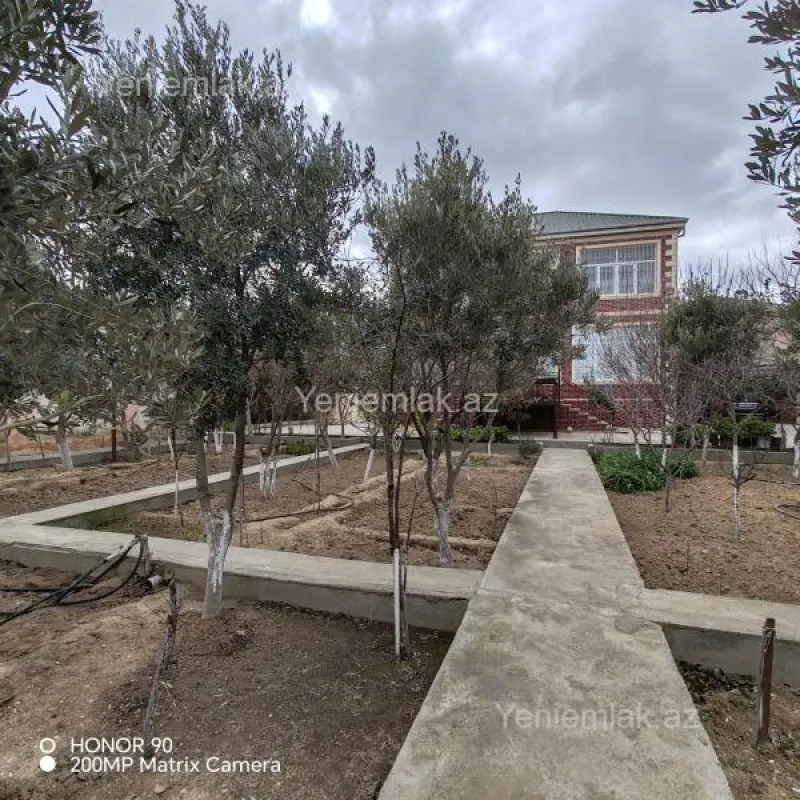 Satılır 5 otaqlı həyət evi 365 m²
