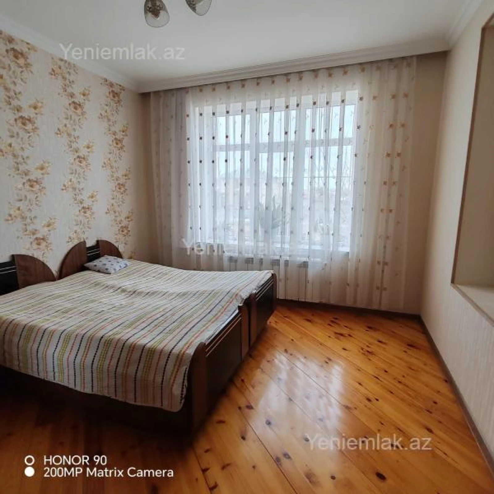 Satılır 5 otaqlı həyət evi 365 m²