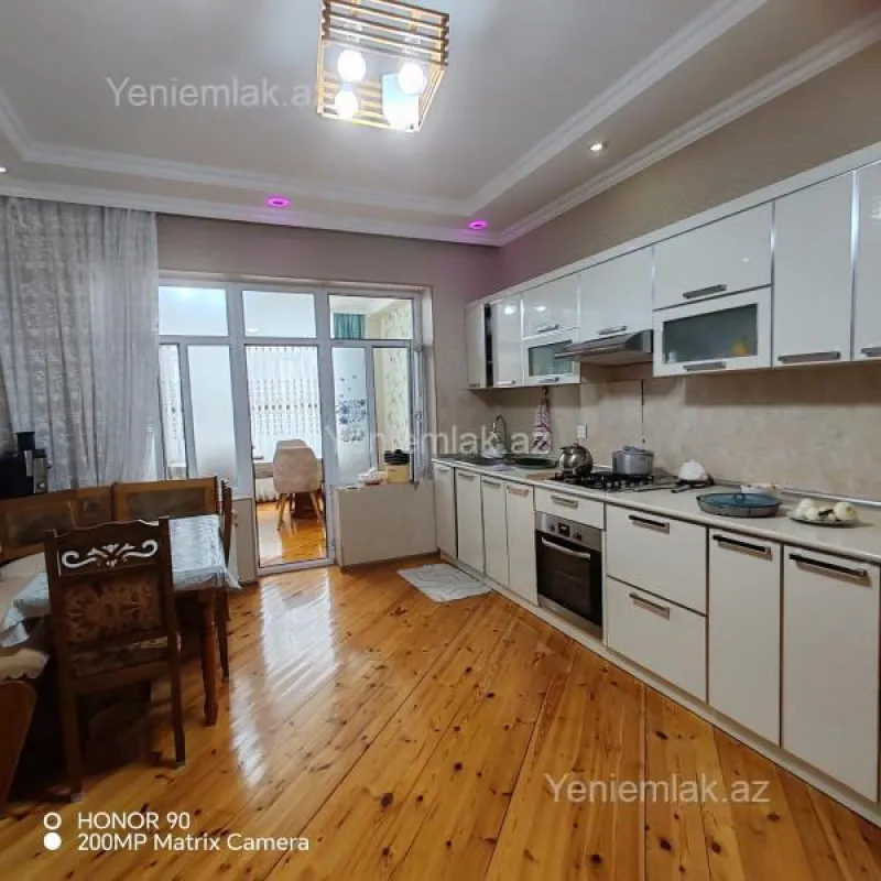 Satılır 5 otaqlı həyət evi 365 m²