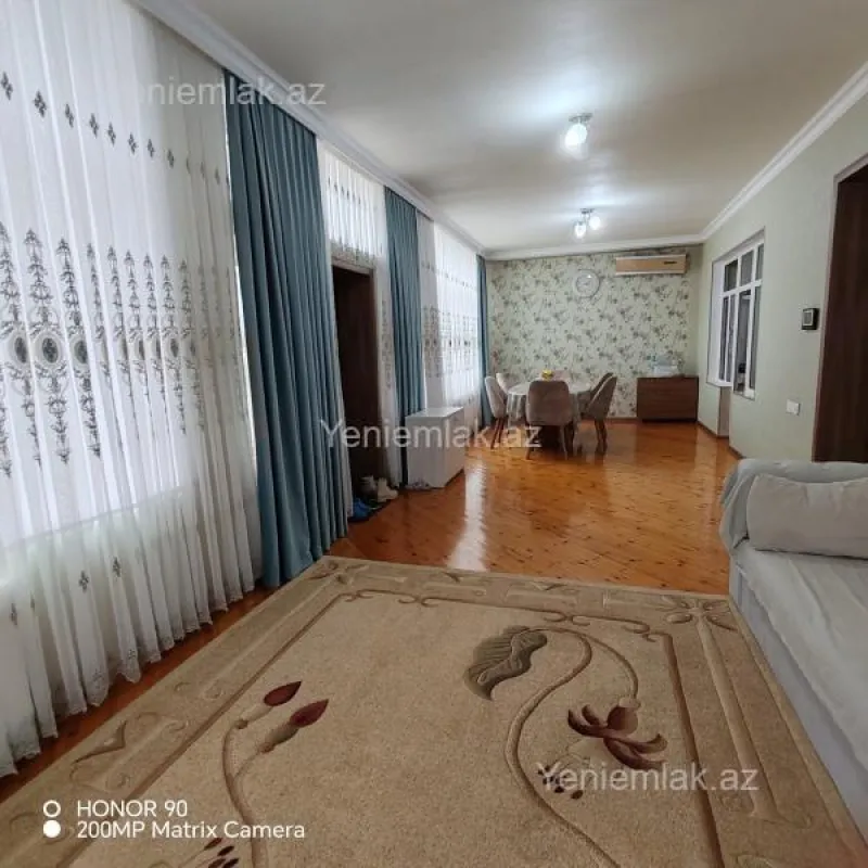 Satılır 5 otaqlı həyət evi 365 m²