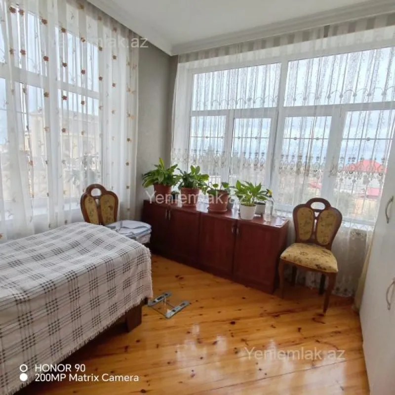 Satılır 5 otaqlı həyət evi 365 m²