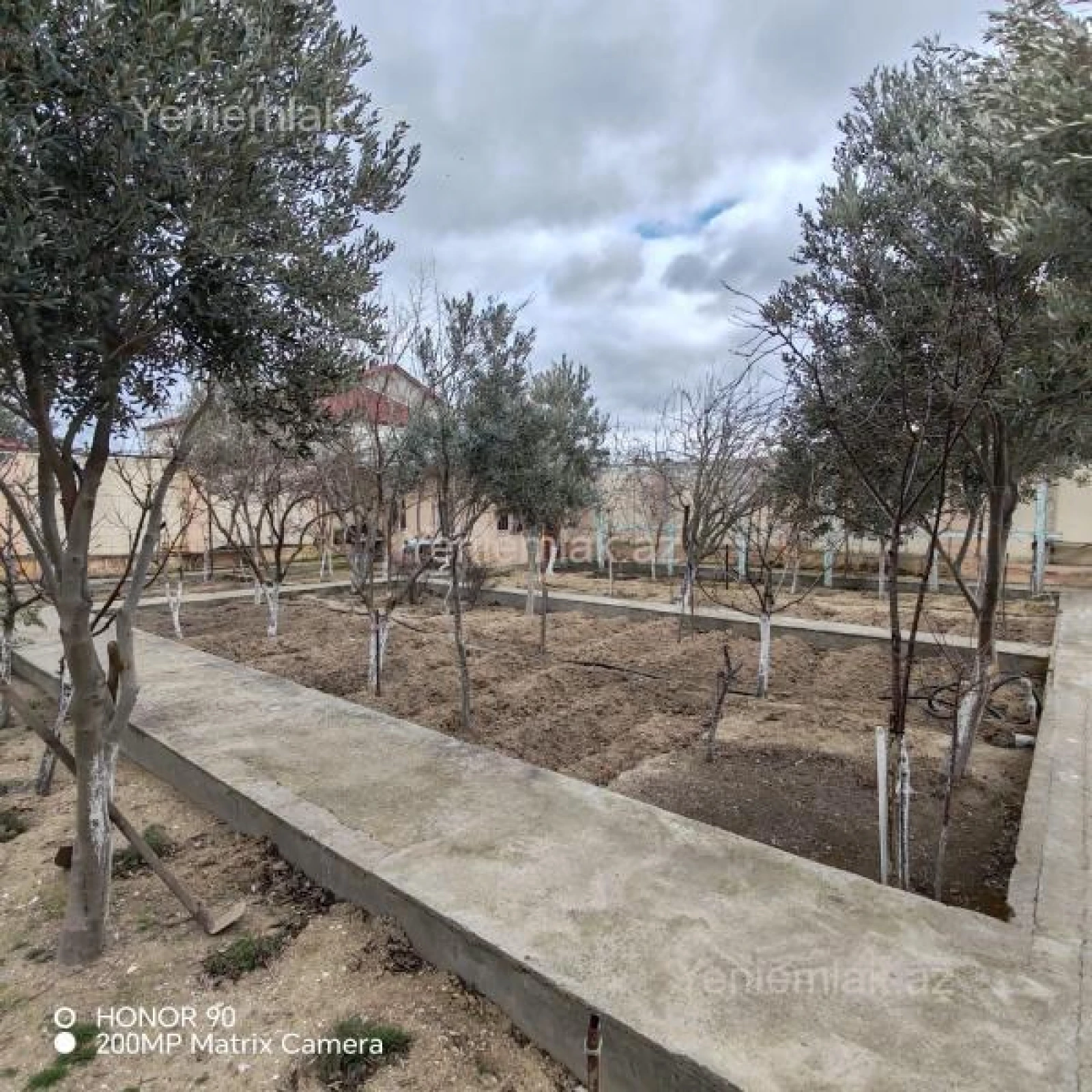 Satılır 5 otaqlı həyət evi 365 m²