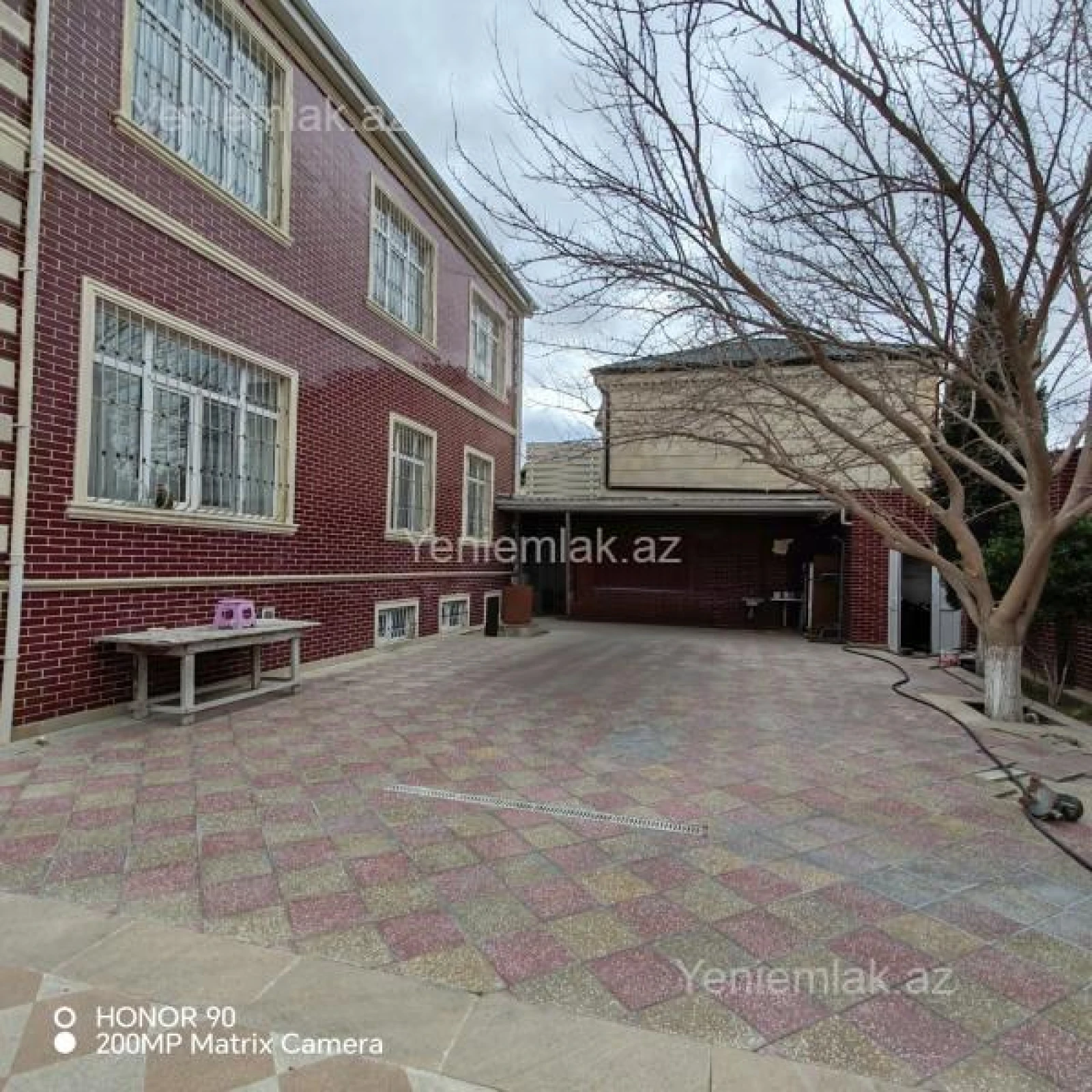 Satılır 5 otaqlı həyət evi 365 m²