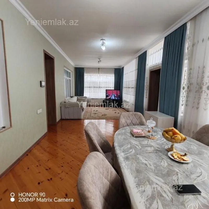 Satılır 5 otaqlı həyət evi 365 m²