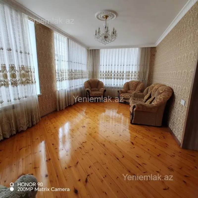 Satılır 5 otaqlı həyət evi 365 m²