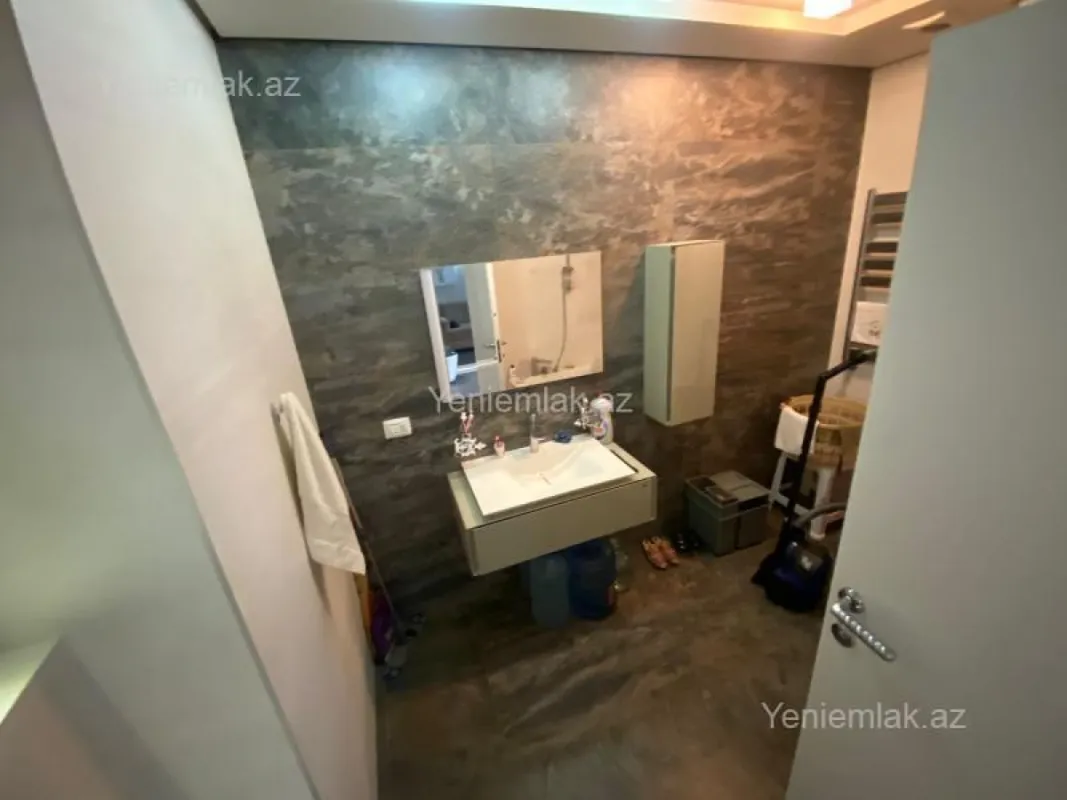 Satılır 3 otaqlı yeni tikili 160 m²