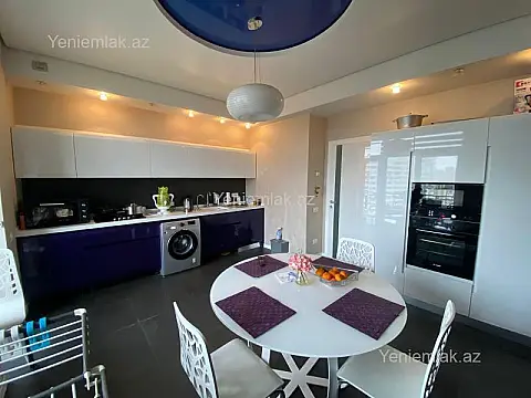 Satılır 3 otaqlı yeni tikili 160 m²