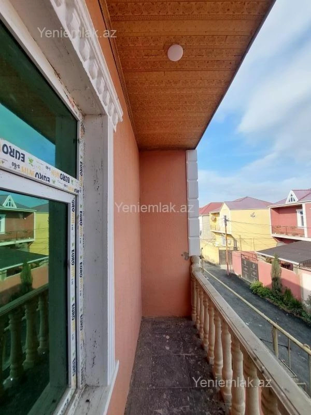 Satılır 4 otaqlı həyət evi 140 m²