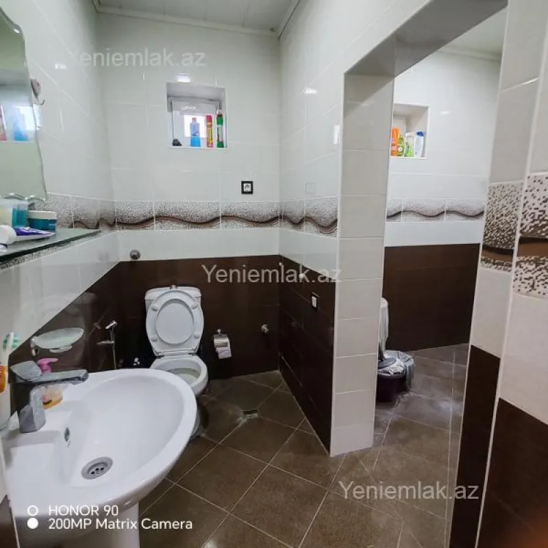 Satılır 5 otaqlı həyət evi 200 m²