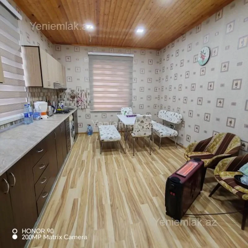 Satılır 5 otaqlı həyət evi 200 m²
