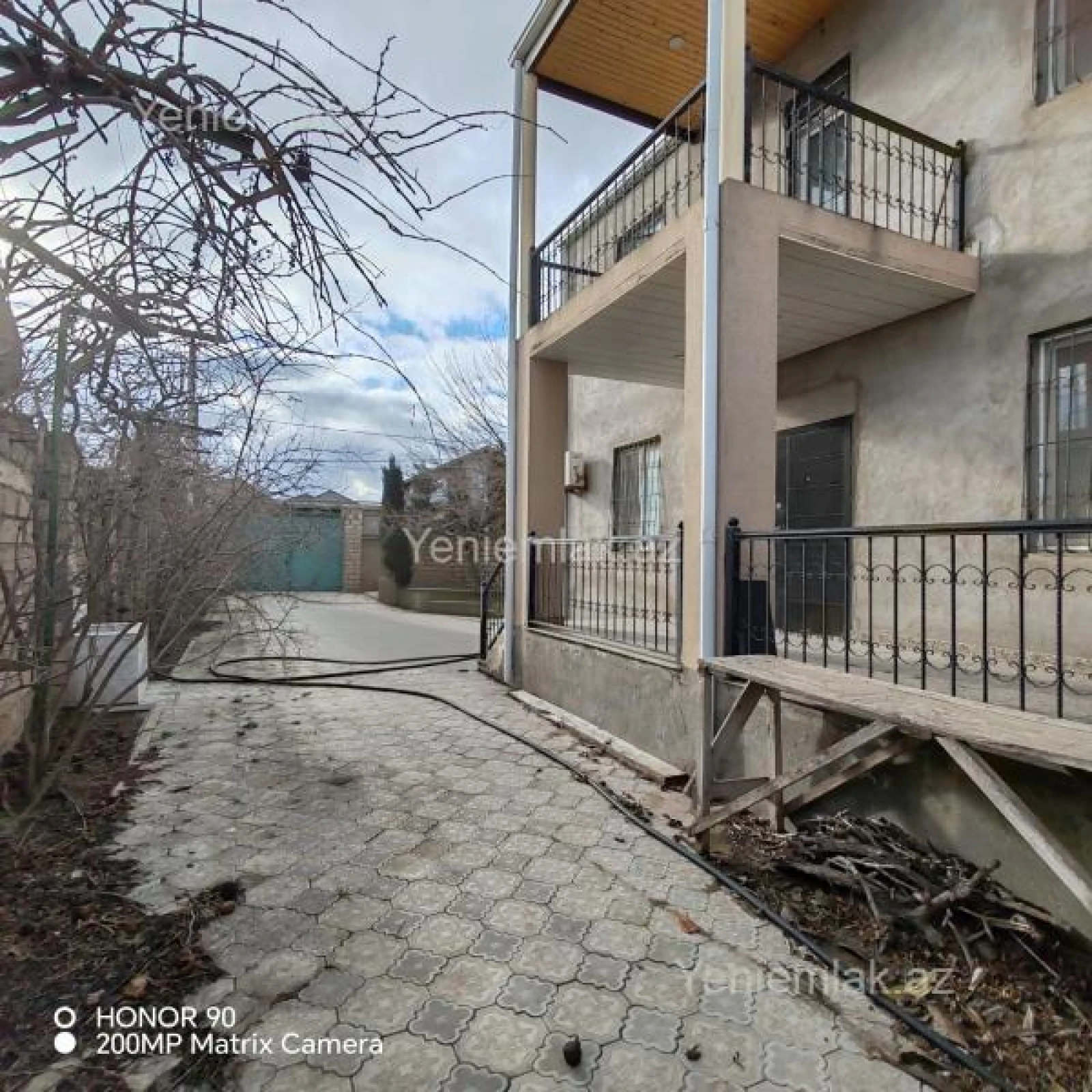 Satılır 5 otaqlı həyət evi 200 m²