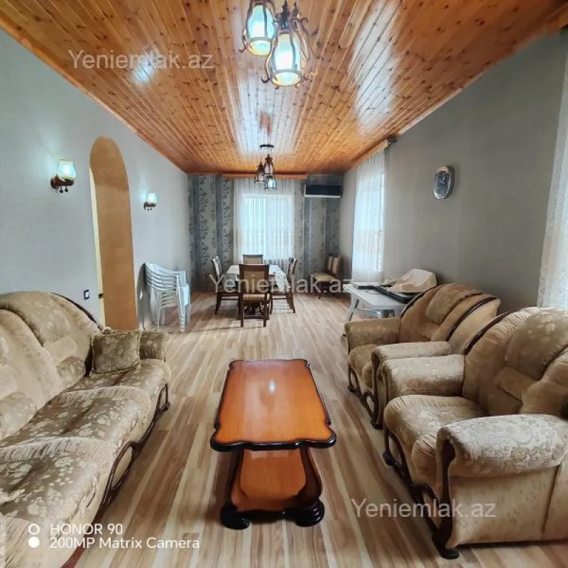 Satılır 5 otaqlı həyət evi 200 m²