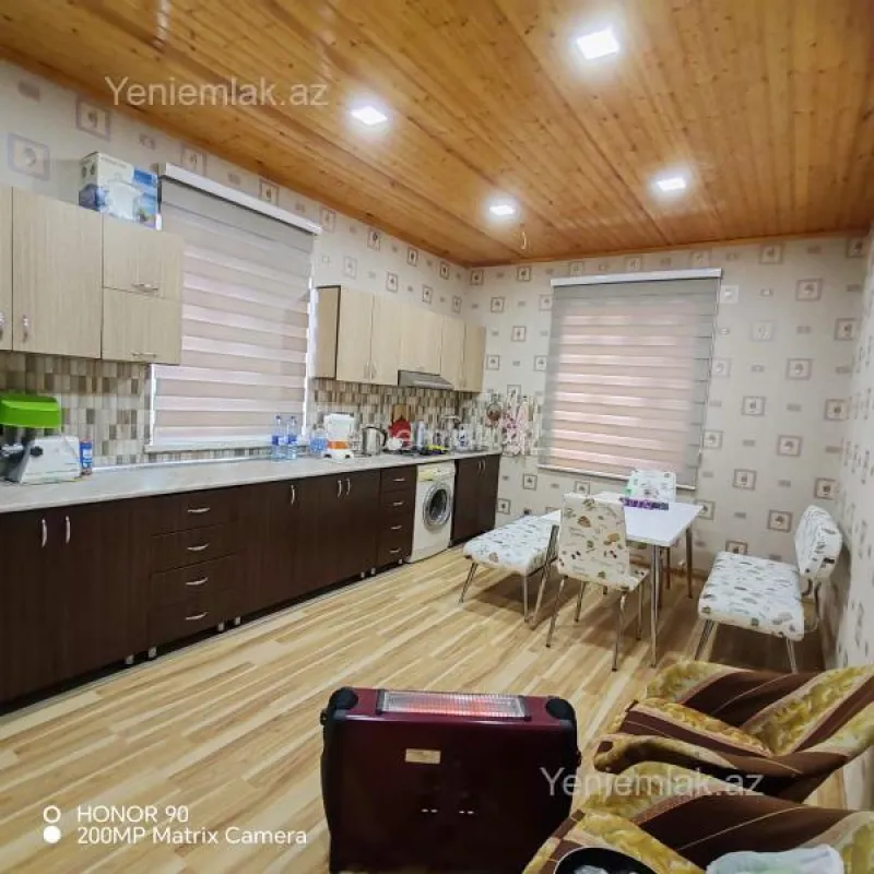 Satılır 5 otaqlı həyət evi 200 m²