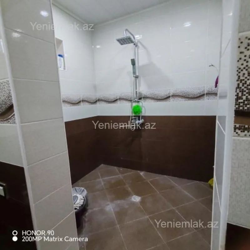 Satılır 5 otaqlı həyət evi 200 m²