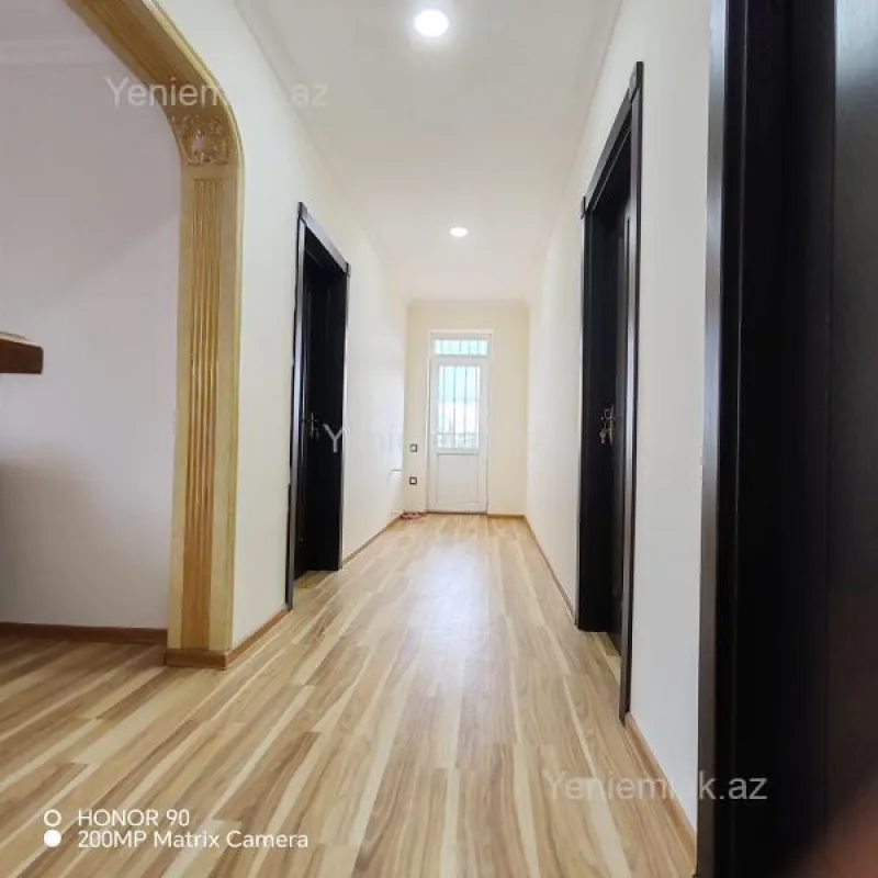Satılır 5 otaqlı həyət evi 200 m²