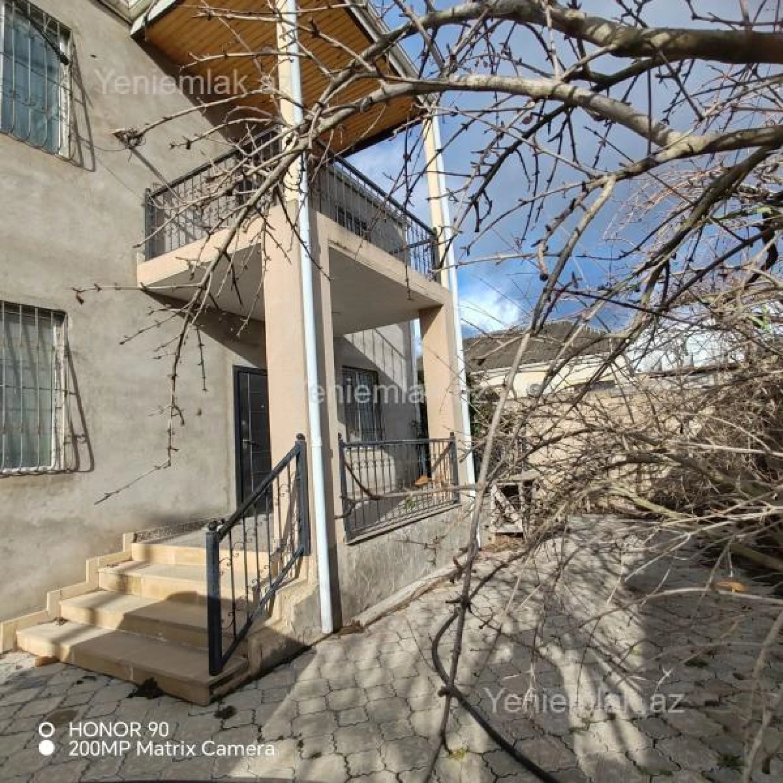 Satılır 5 otaqlı həyət evi 200 m²