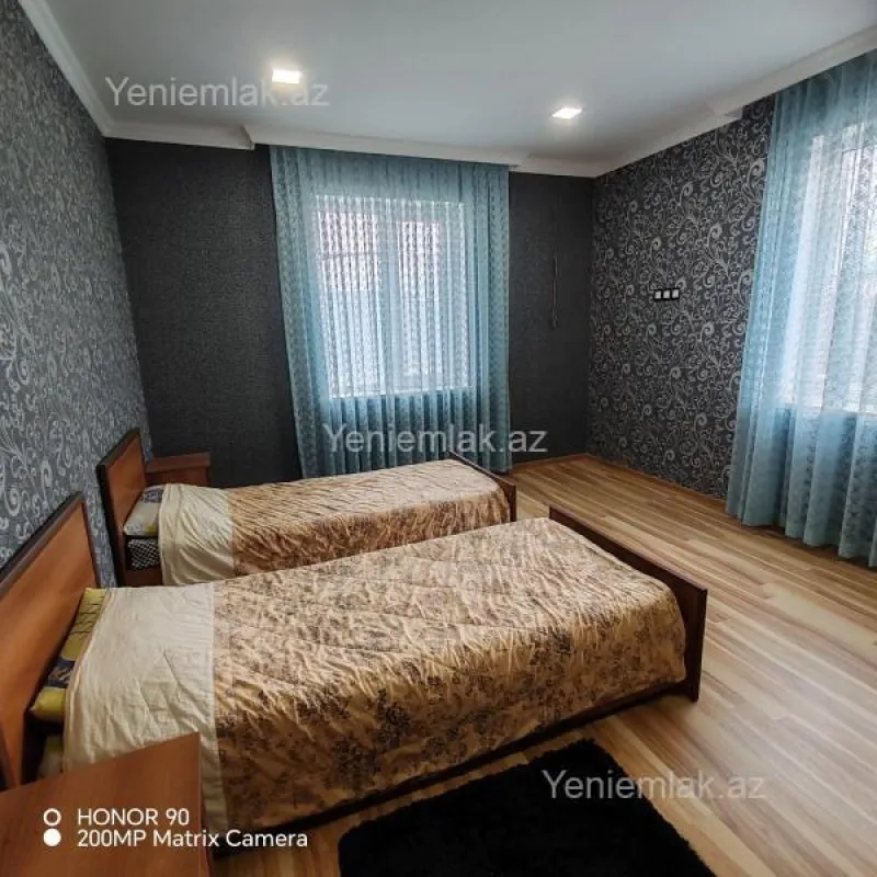Satılır 5 otaqlı həyət evi 200 m²
