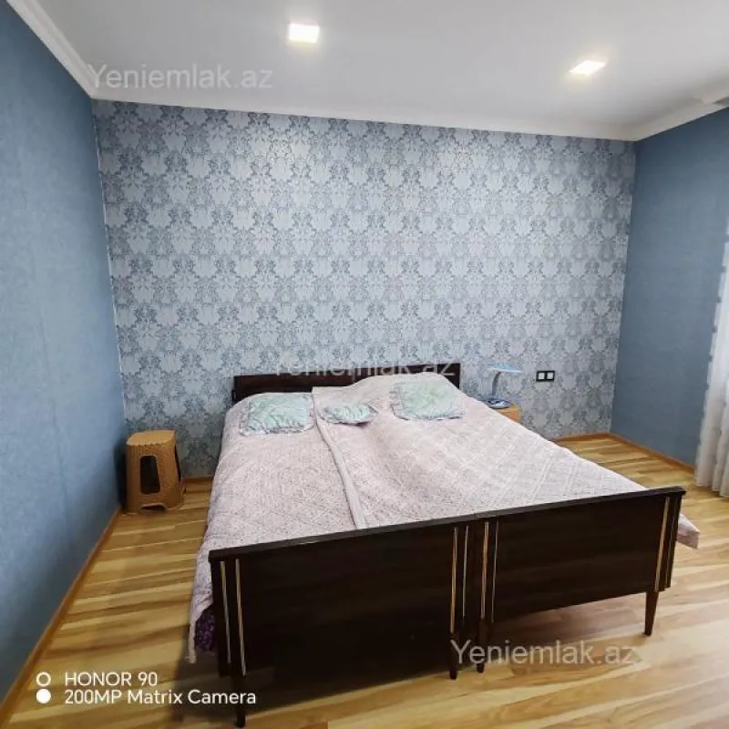 Satılır 5 otaqlı həyət evi 200 m²