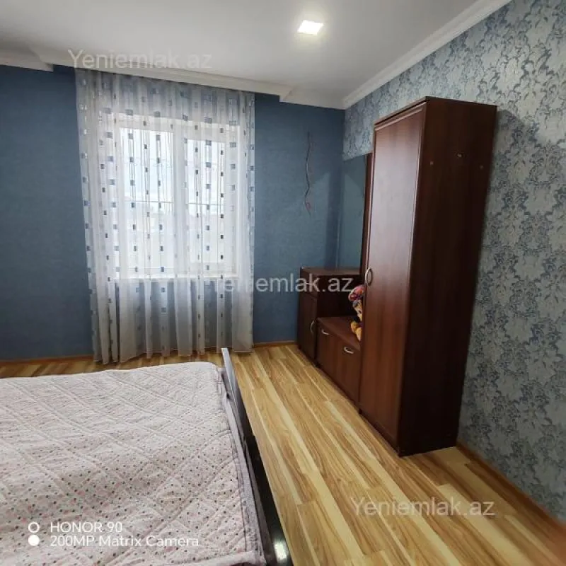 Satılır 5 otaqlı həyət evi 200 m²