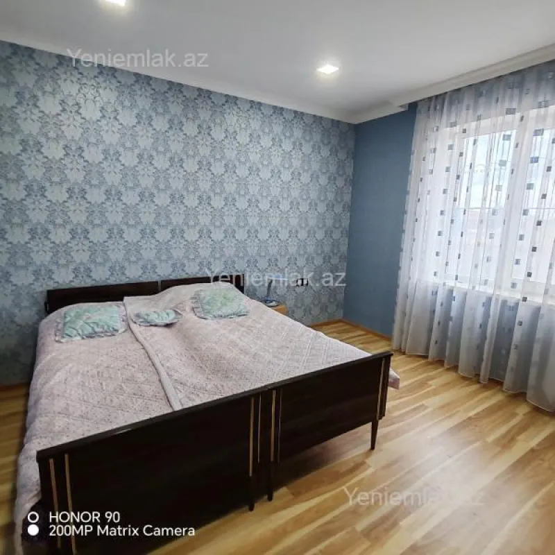 Satılır 5 otaqlı həyət evi 200 m²