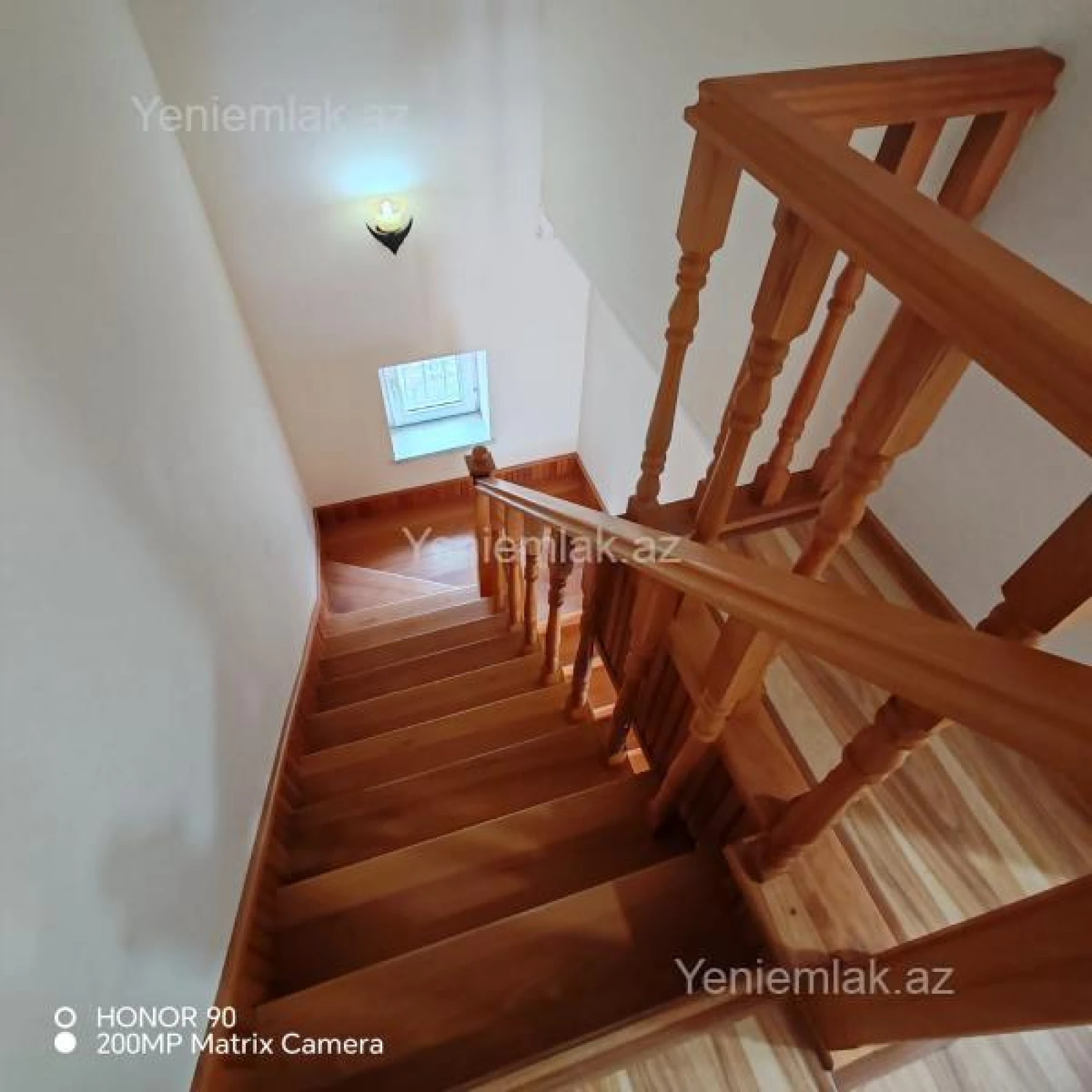 Satılır 5 otaqlı həyət evi 200 m²