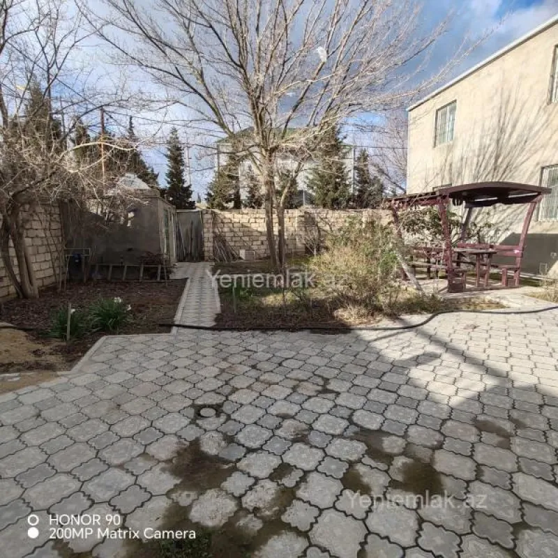 Satılır 5 otaqlı həyət evi 200 m²