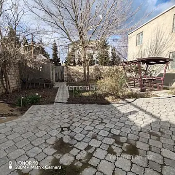 Satılır 5 otaqlı həyət evi 200 m²