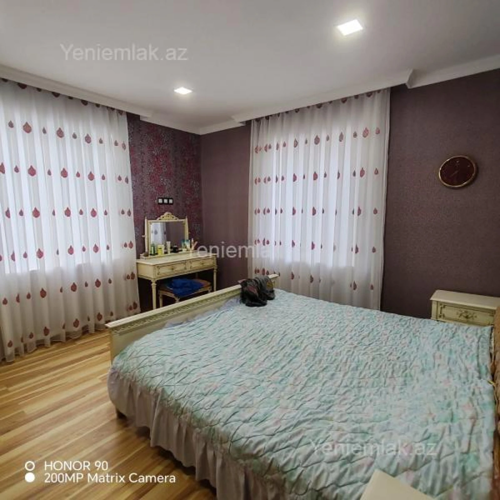 Satılır 5 otaqlı həyət evi 200 m²
