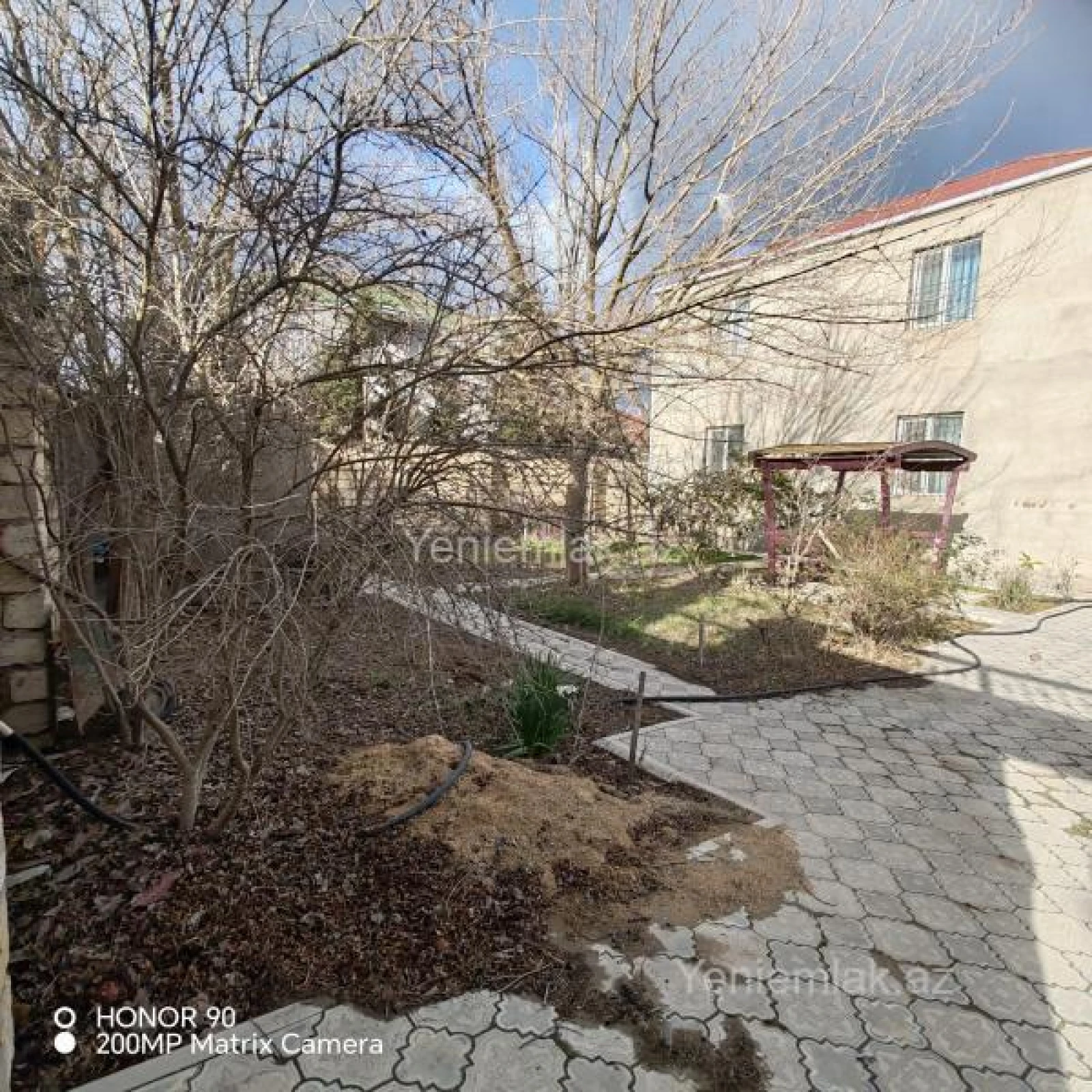 Satılır 5 otaqlı həyət evi 200 m²