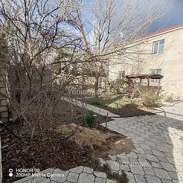 Satılır 5 otaqlı həyət evi 200 m²