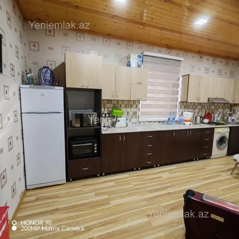 Satılır 5 otaqlı həyət evi 200 m²