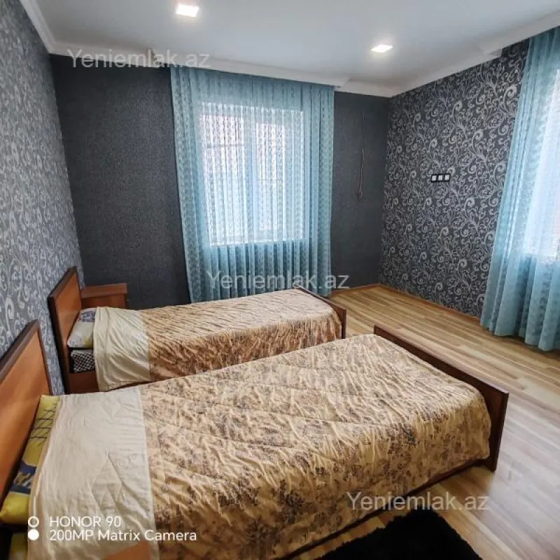 Satılır 5 otaqlı həyət evi 200 m²