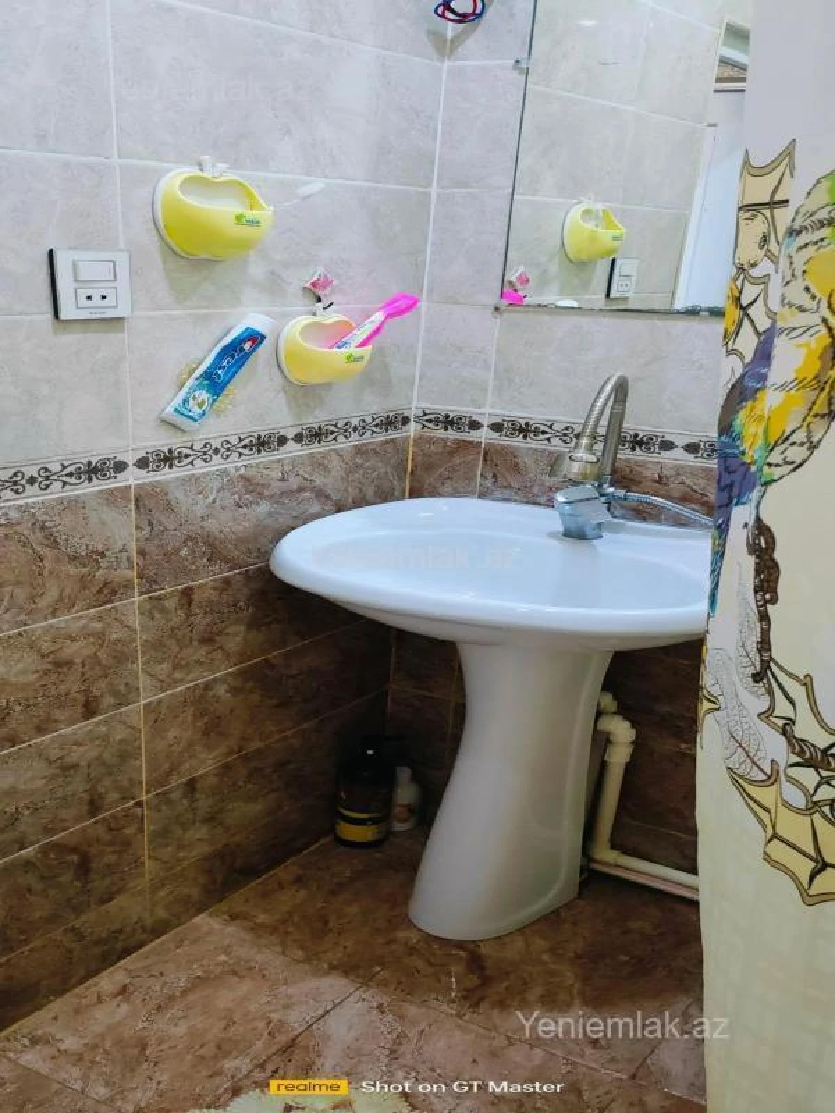 Satılır 2 otaqlı köhnə tikili 65 m²