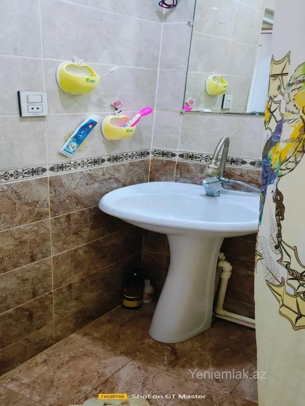 Satılır 2 otaqlı köhnə tikili 65 m²