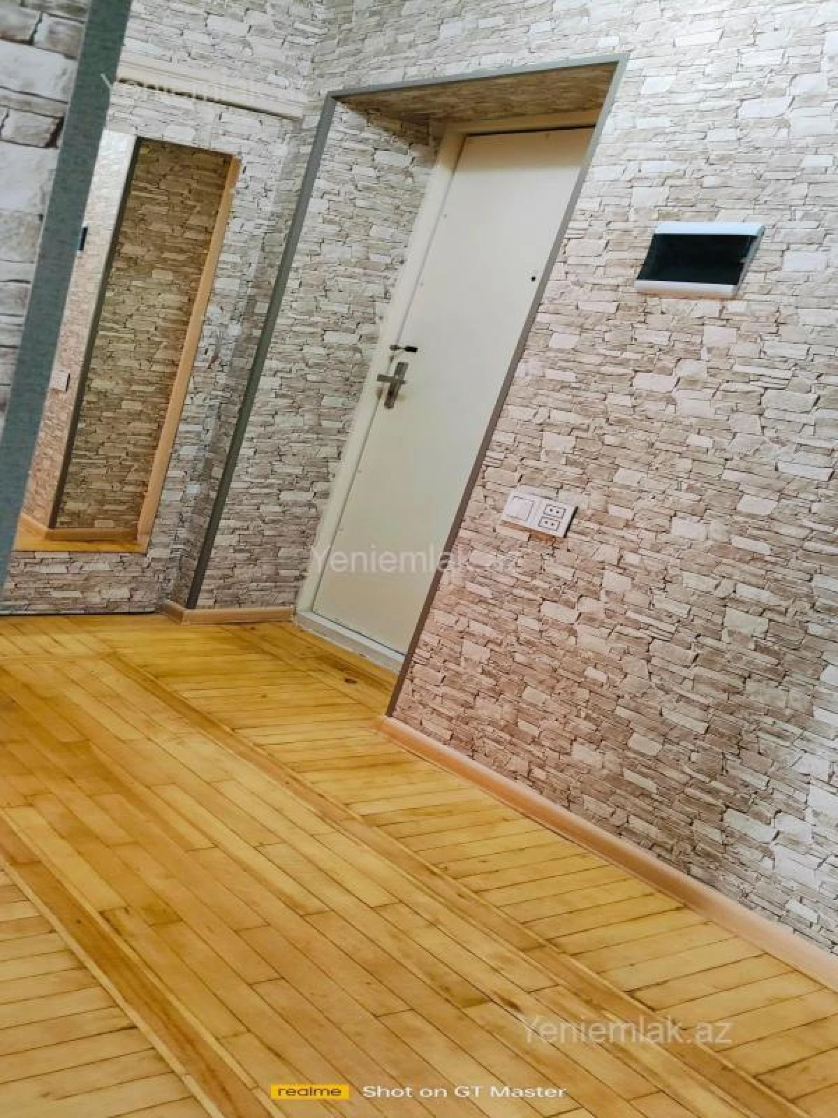 Satılır 2 otaqlı köhnə tikili 65 m²