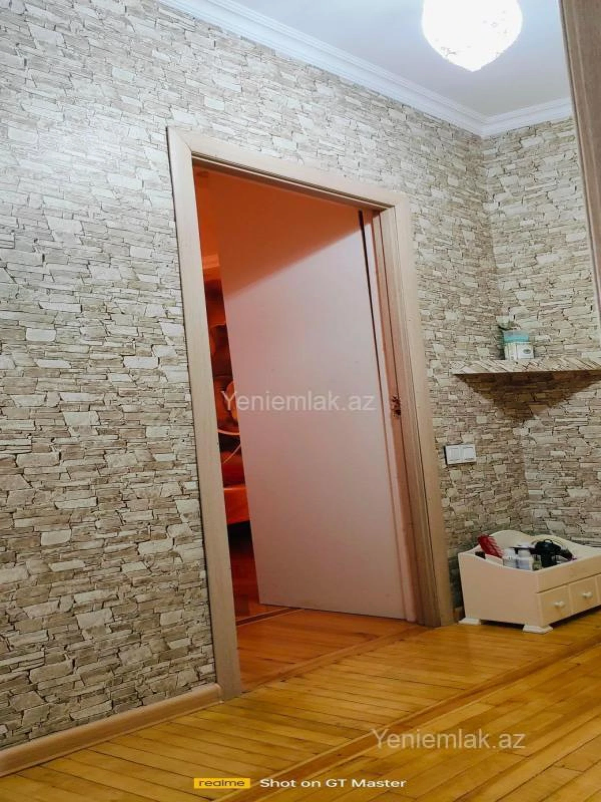 Satılır 2 otaqlı köhnə tikili 65 m²