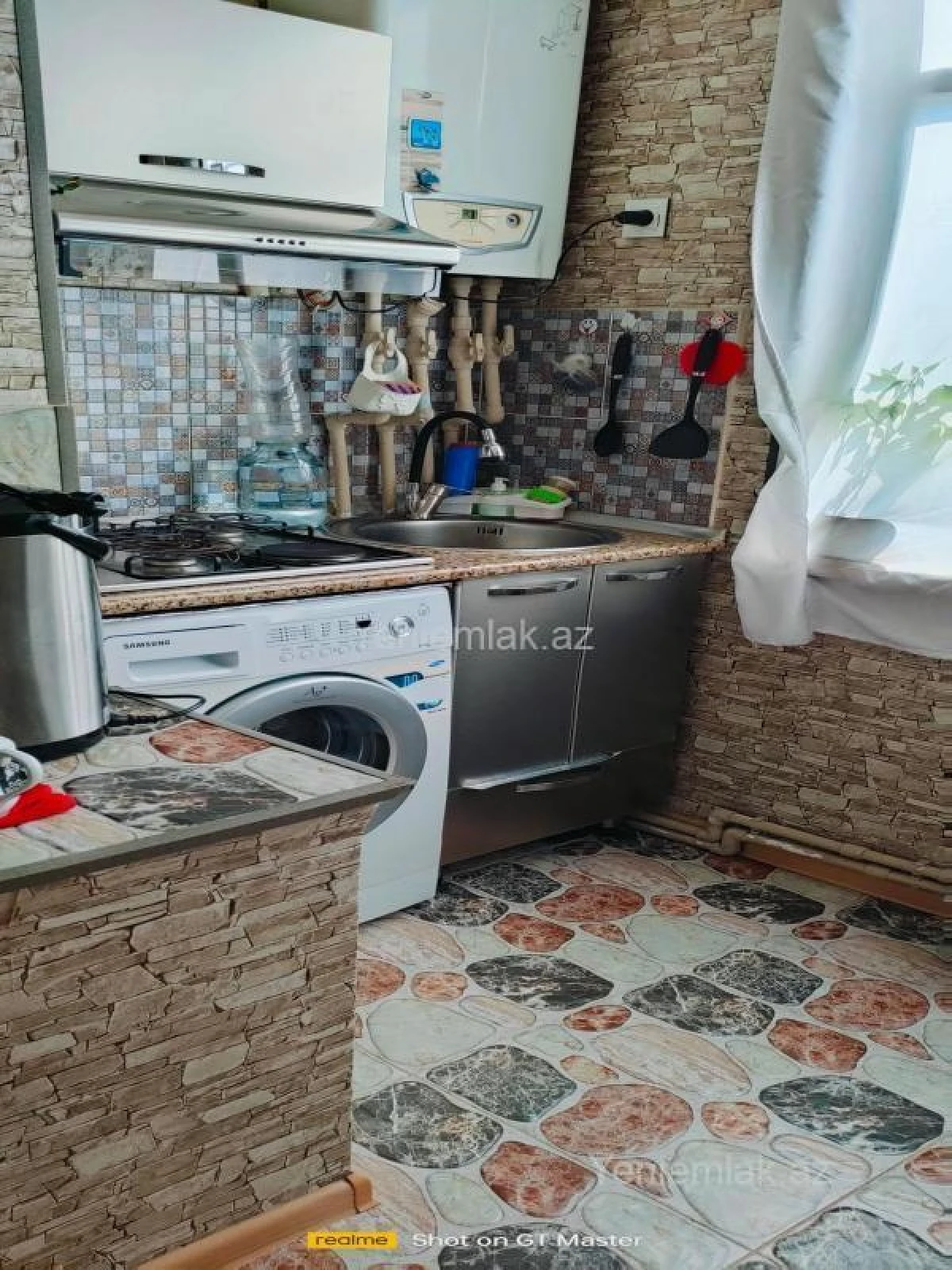 Satılır 2 otaqlı köhnə tikili 65 m²