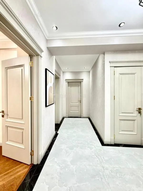 Satılır 3 otaqlı yeni tikili 142 m²