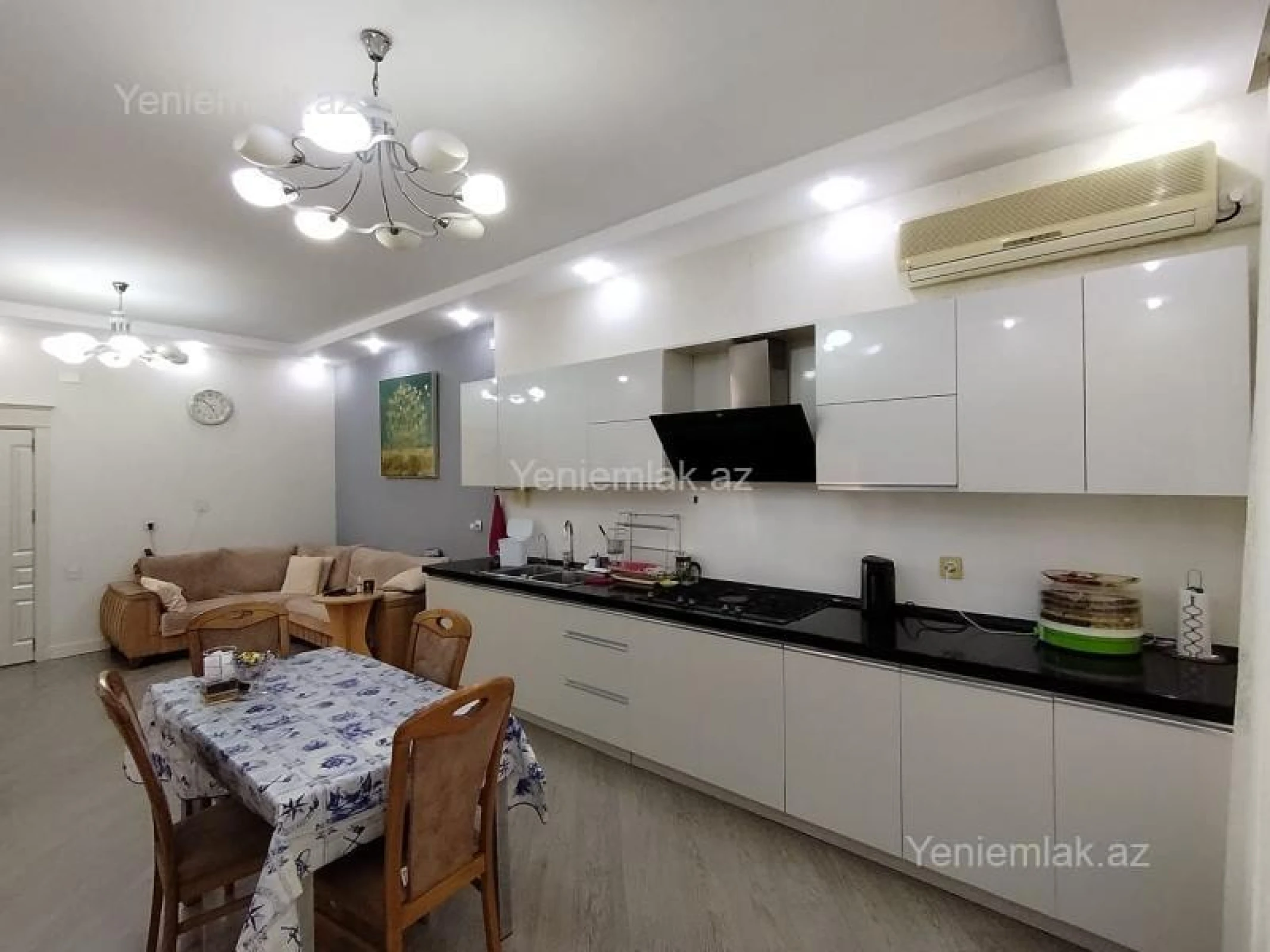 Satılır 6 otaqlı həyət evi 380 m²
